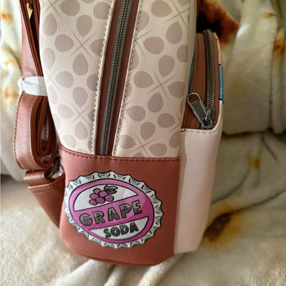 Loungefly x Pixar Up with Carl and Ellie - Picture 4 of 7